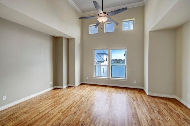 Building Photo - 8906 Lakeshore Bend Dr