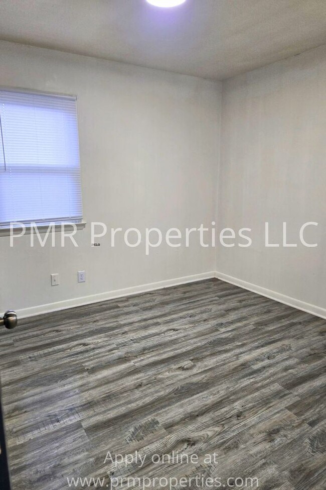 Building Photo - 2 Bedroom/ 1 Bathroom House