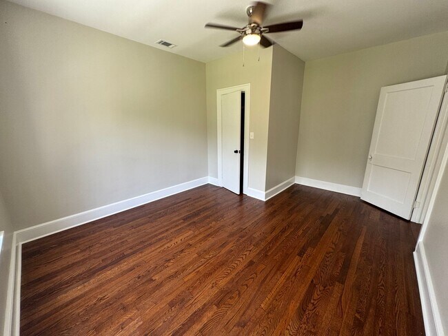 Building Photo - Renovated 3/2.5 House with bonus room in South Rome- $1,795