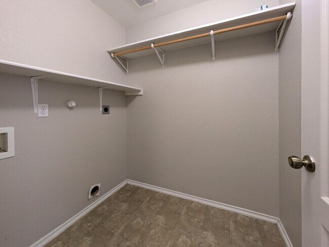Building Photo - 11007 Braes Grove
