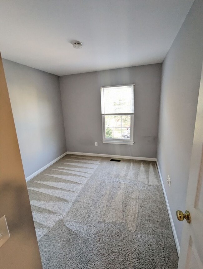 Building Photo - END UNIT townhouse in Ballenger Creek neig...