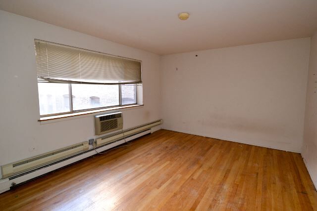 Building Photo - 663 W Wrightwood Ave