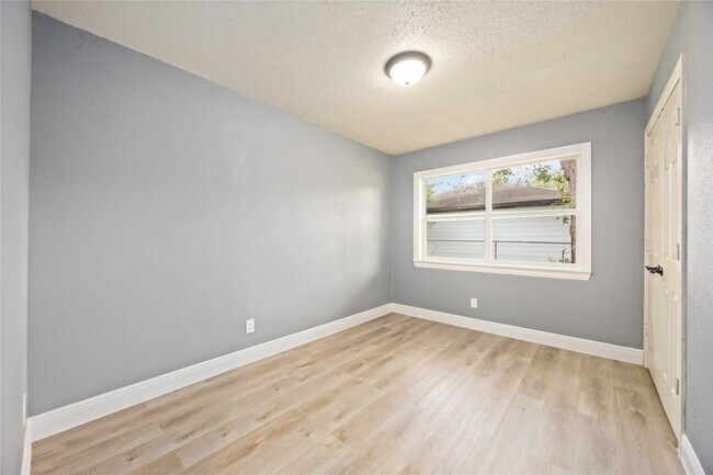 Building Photo - 6523 Cherrydale Dr