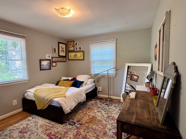Building Photo - Charming Ranch in Carrboro with Beautiful ...