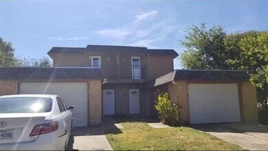 Building Photo - Townhome Available!
