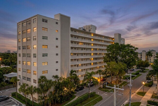 Building Photo - 2555 NE 11th St