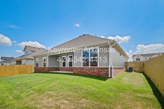 Building Photo - Live New in Bentonville | 3BR Beauty with Backyard