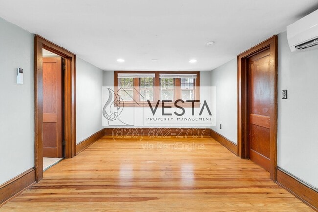 Building Photo - 68 Maple St