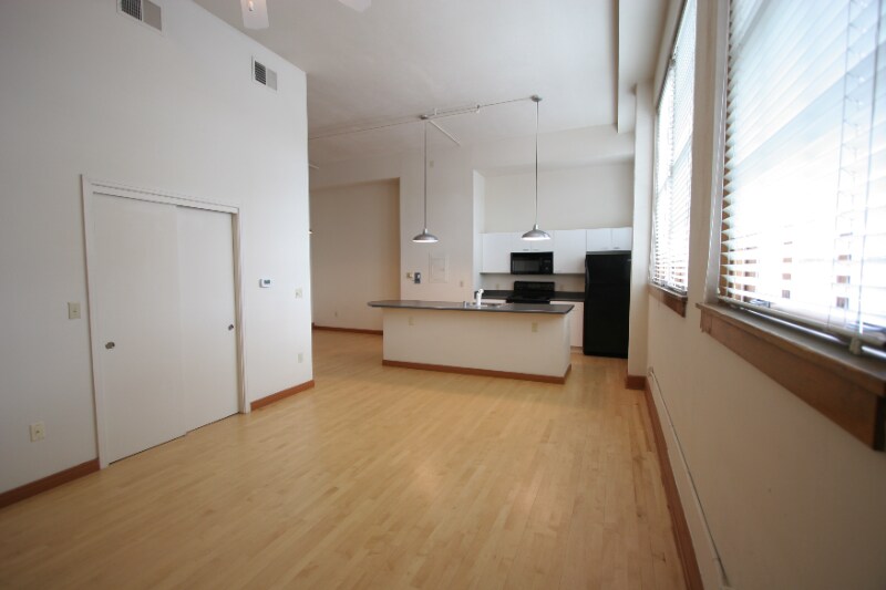 Building Photo - 100 Broadway Blvd NE