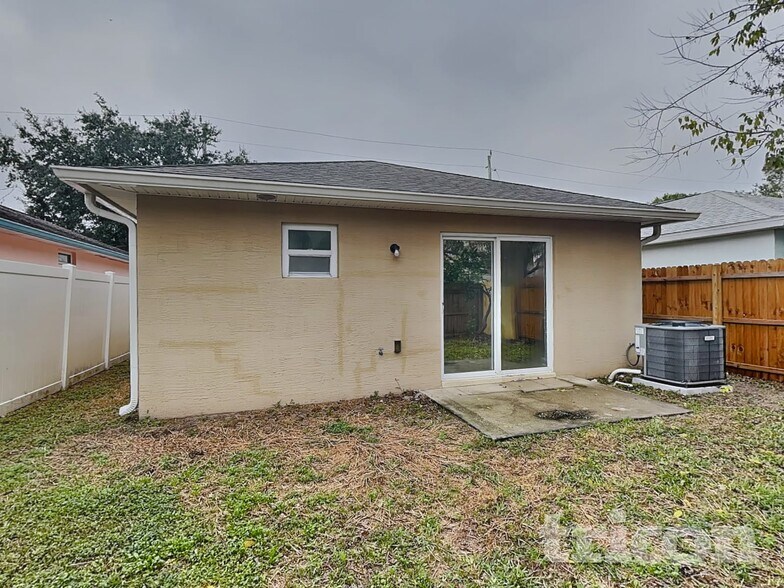 Building Photo - 5127 Pineland Ave