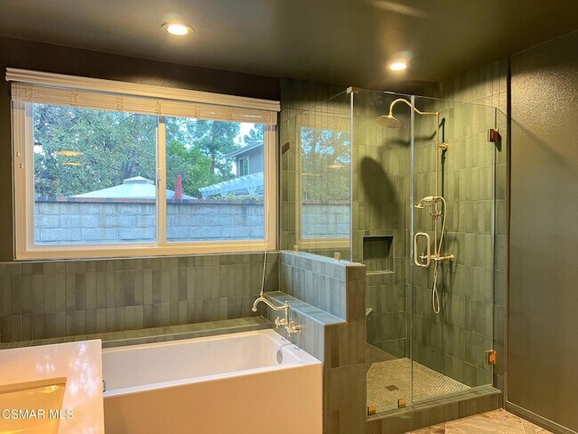 Building Photo - 5630 Hurford Ct