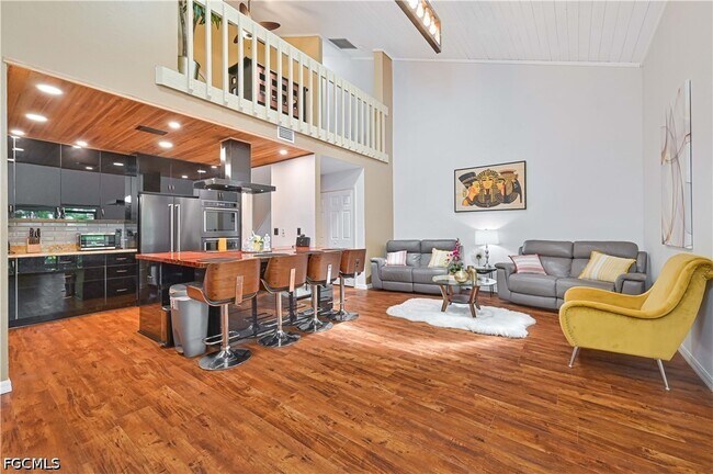 Building Photo - 15080 Riverbend Blvd