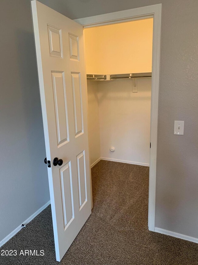 Building Photo - 494 W Cotton Ln