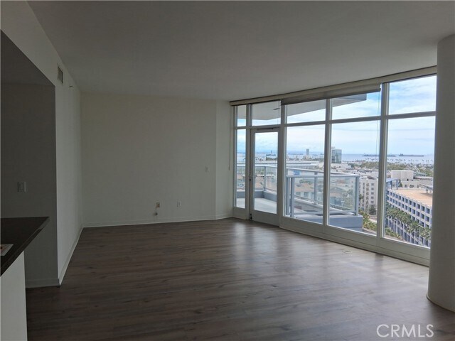 Building Photo - 400 W Ocean Blvd