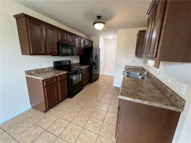 Building Photo - 201 Willow Dr