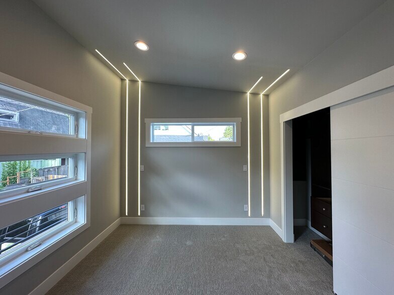 Building Photo - 5509 Brooklyn Ave NE