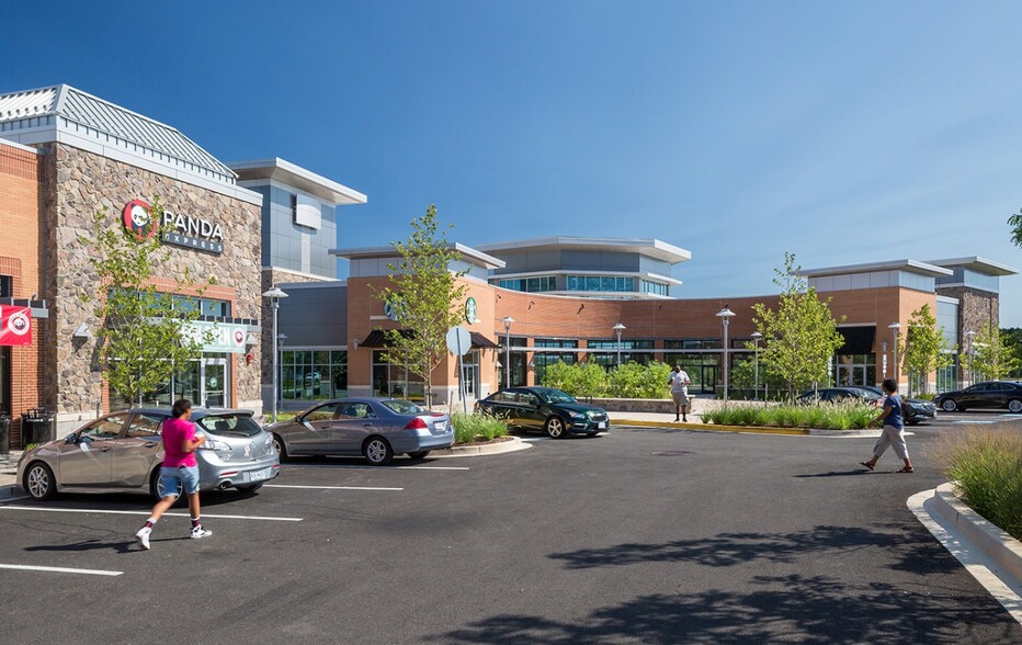 Restaurants 5 minutes away - 2603 Hamlin St NE