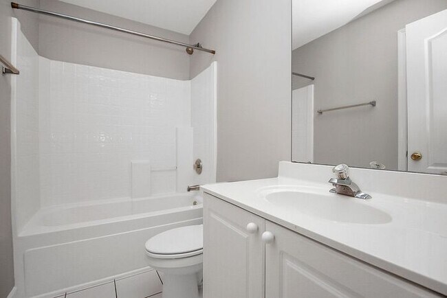 Building Photo - Charming 3BD/2.5BA Home in Crosswinds Community!