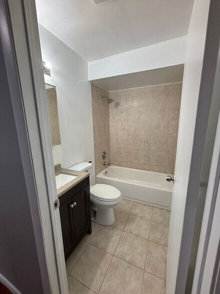 Building Photo - 577 Berlant Ave