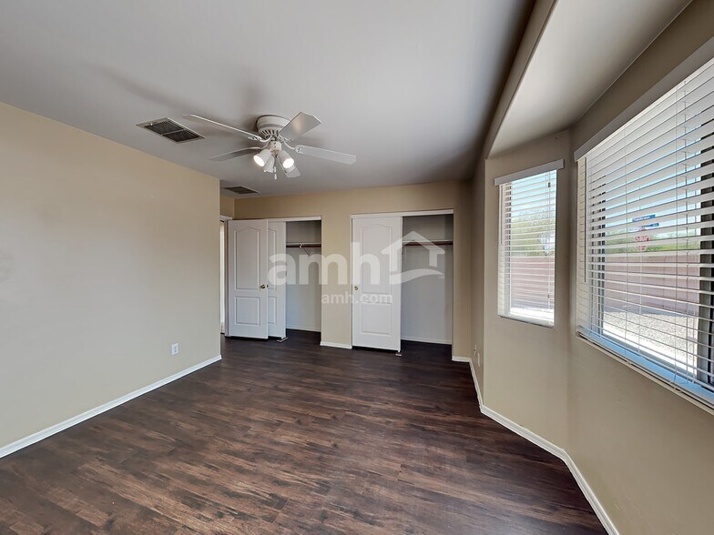 Building Photo - 641 W Flaming Arrow Dr