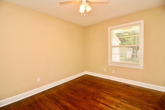 Building Photo - FOR RENT in  North Columbus! Available NOW!