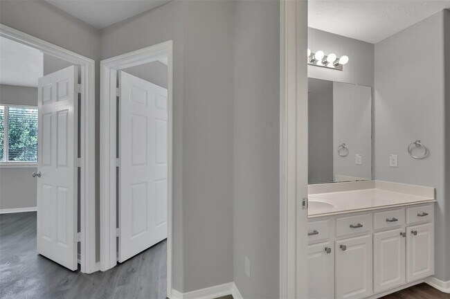 Building Photo - 12942 Iris Garden Ln