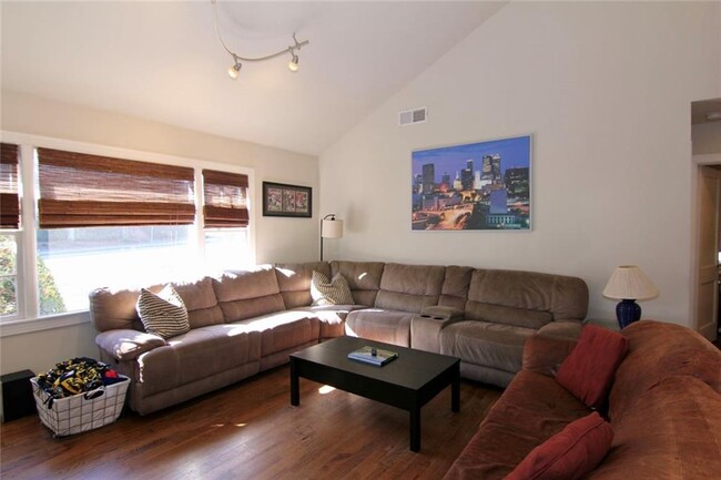 Building Photo - 2565 Camille Dr NE