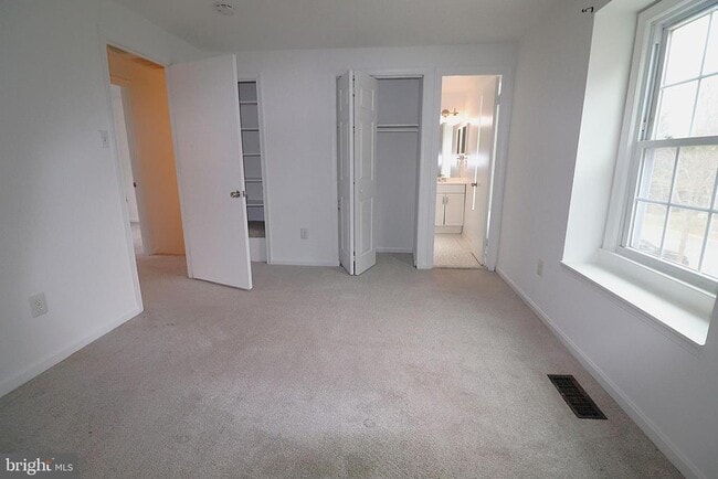 Building Photo - 138 Sharpstead Ln