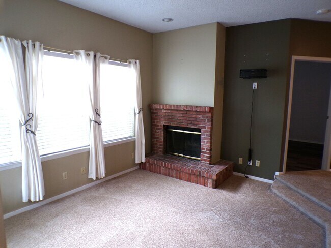 Primary Photo - Charming 1 Bed, 1 Bath Main-Floor Condo in...