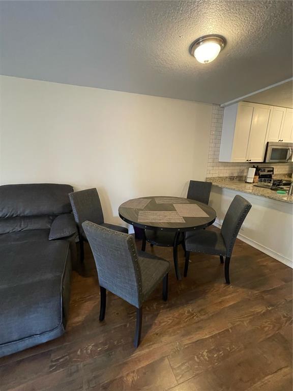 Building Photo - 15215 Amberly Dr