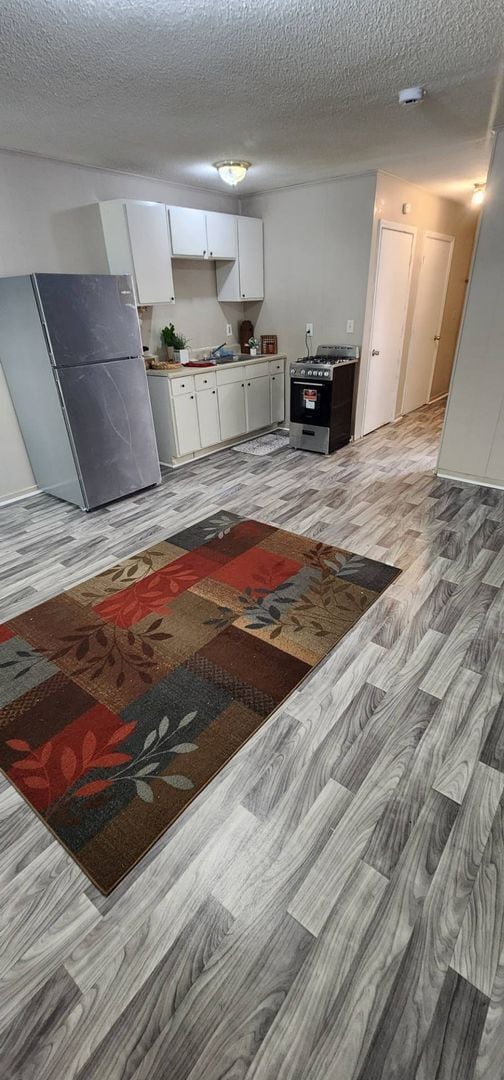 Building Photo - 390 N King St