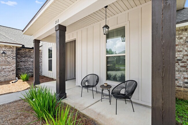 Building Photo - 212 Blaze Blvd