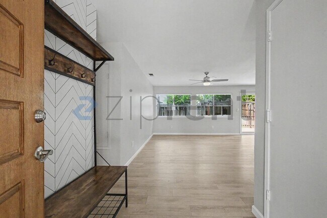Building Photo - 2307 N Cirby Way
