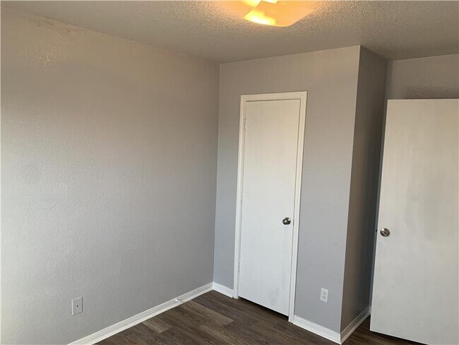 Building Photo - 2807 Cantabrian Dr