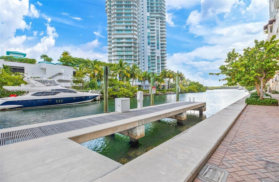 Building Photo - 300 Sunny Isles Blvd