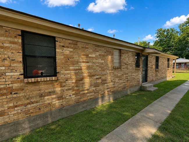 Building Photo - 1537 Standridge St