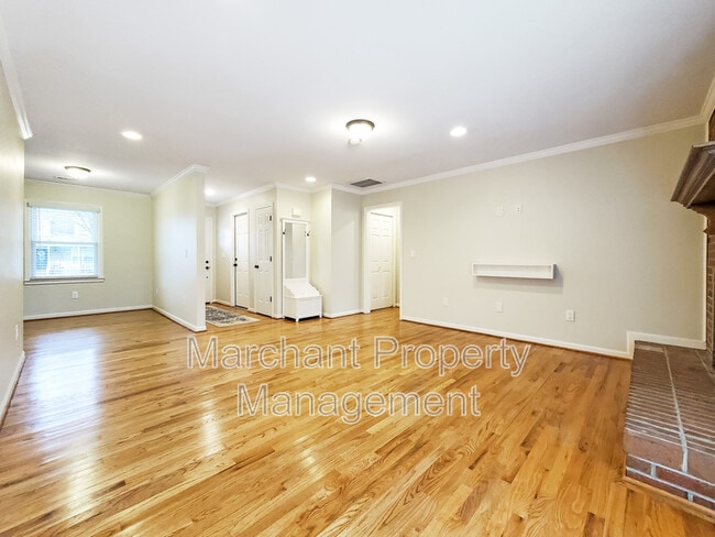 Building Photo - 117 Charmar Way