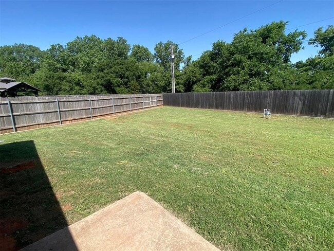 Building Photo - 137 Elmwood Ave