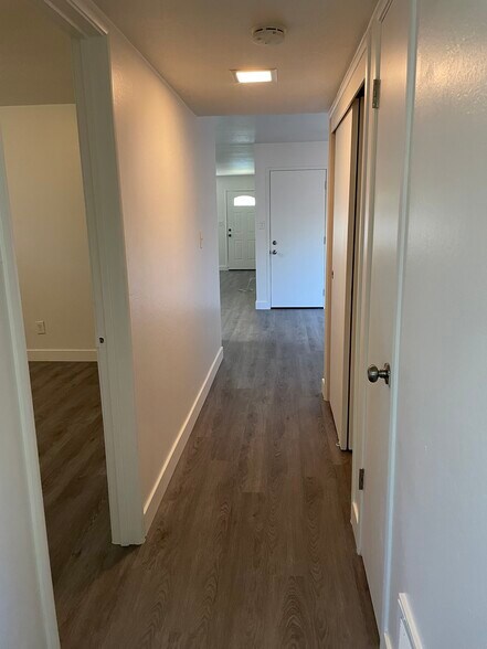 Building Photo - 1098 Wayland Ave