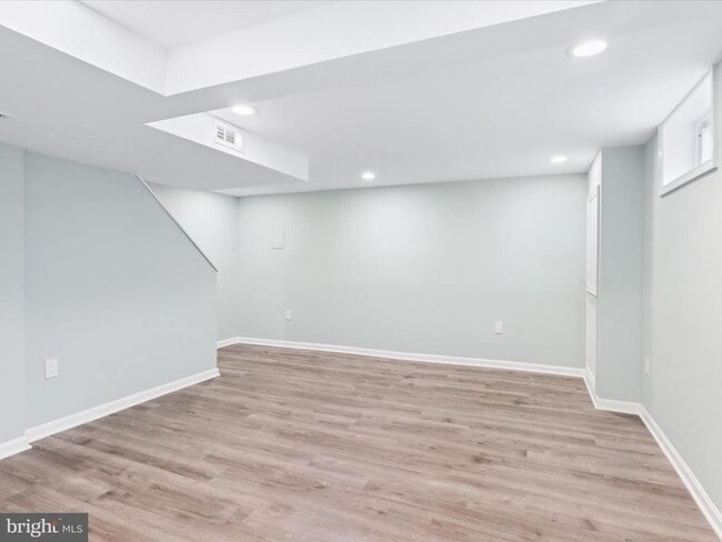 Building Photo - 2203 Arlington Terrace