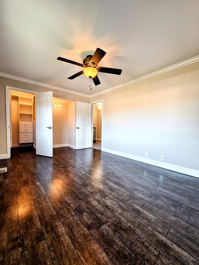 Building Photo - Beautifully Remodeled Two-story 2bd Condo ...
