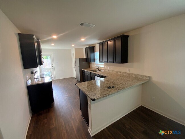 Building Photo - 208 Allington Cir