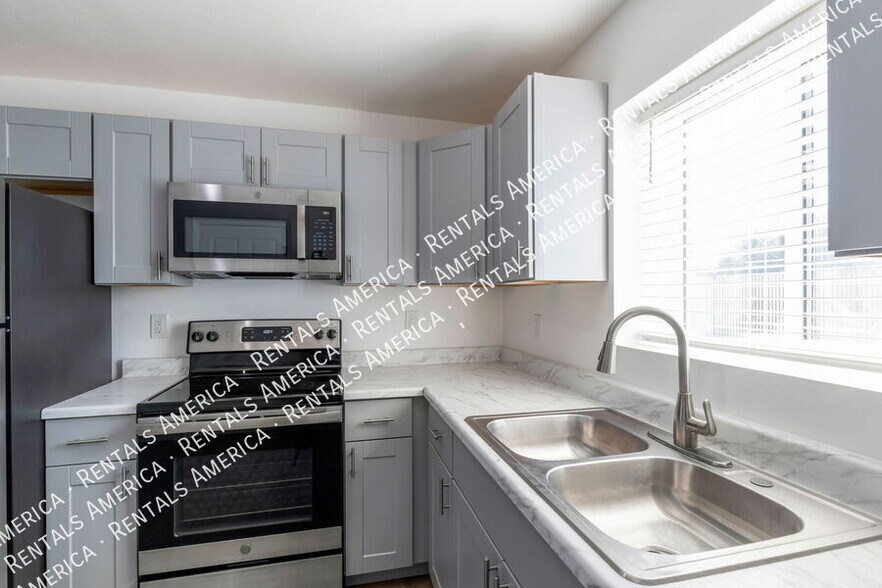 Building Photo - 207 W Ohio St