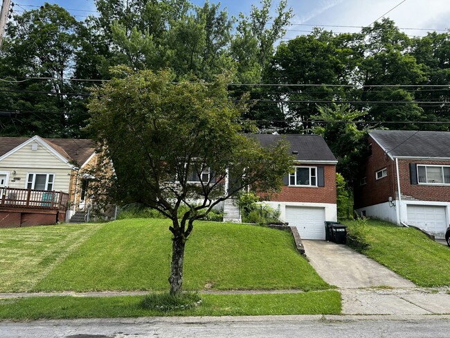 Building Photo - 1710 Ashbrook Dr