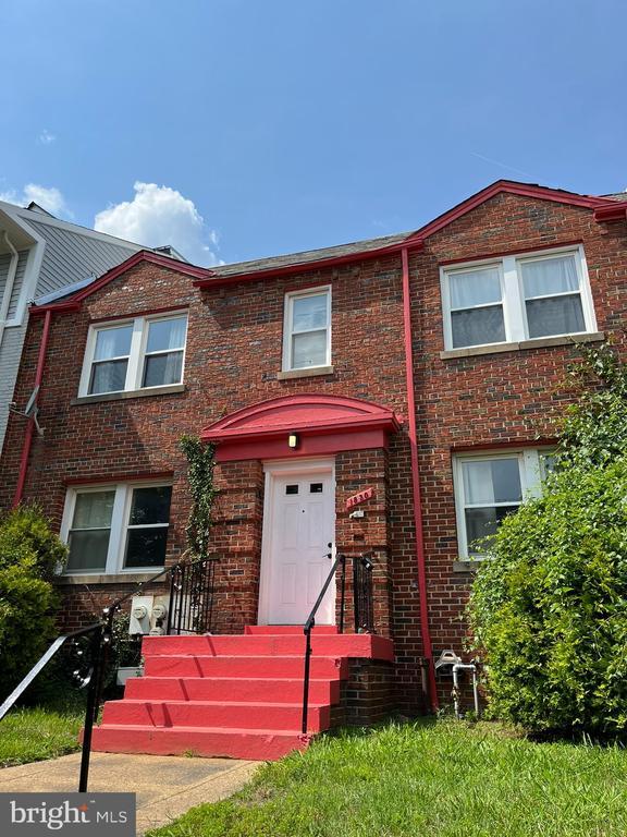 Building Photo - 1830 Independence Ave SE