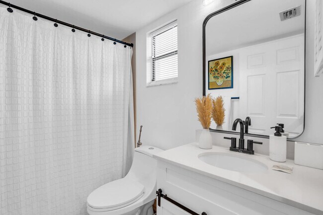 Building Photo - 600 Neapolitan Way