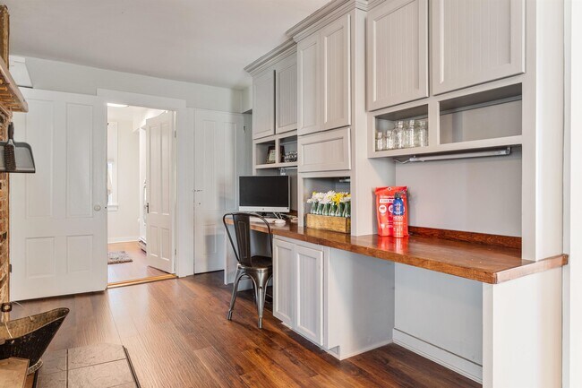 Building Photo - 33 Exeter Rd