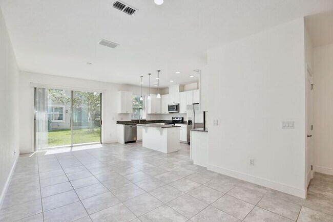Building Photo - Elegant 2/2.5 Townhome in Guard-Gated Eagl...