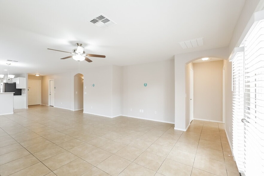 Building Photo - 3429 S 95th Dr