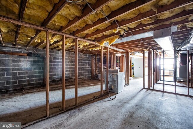 Building Photo - 330 Hermitage St